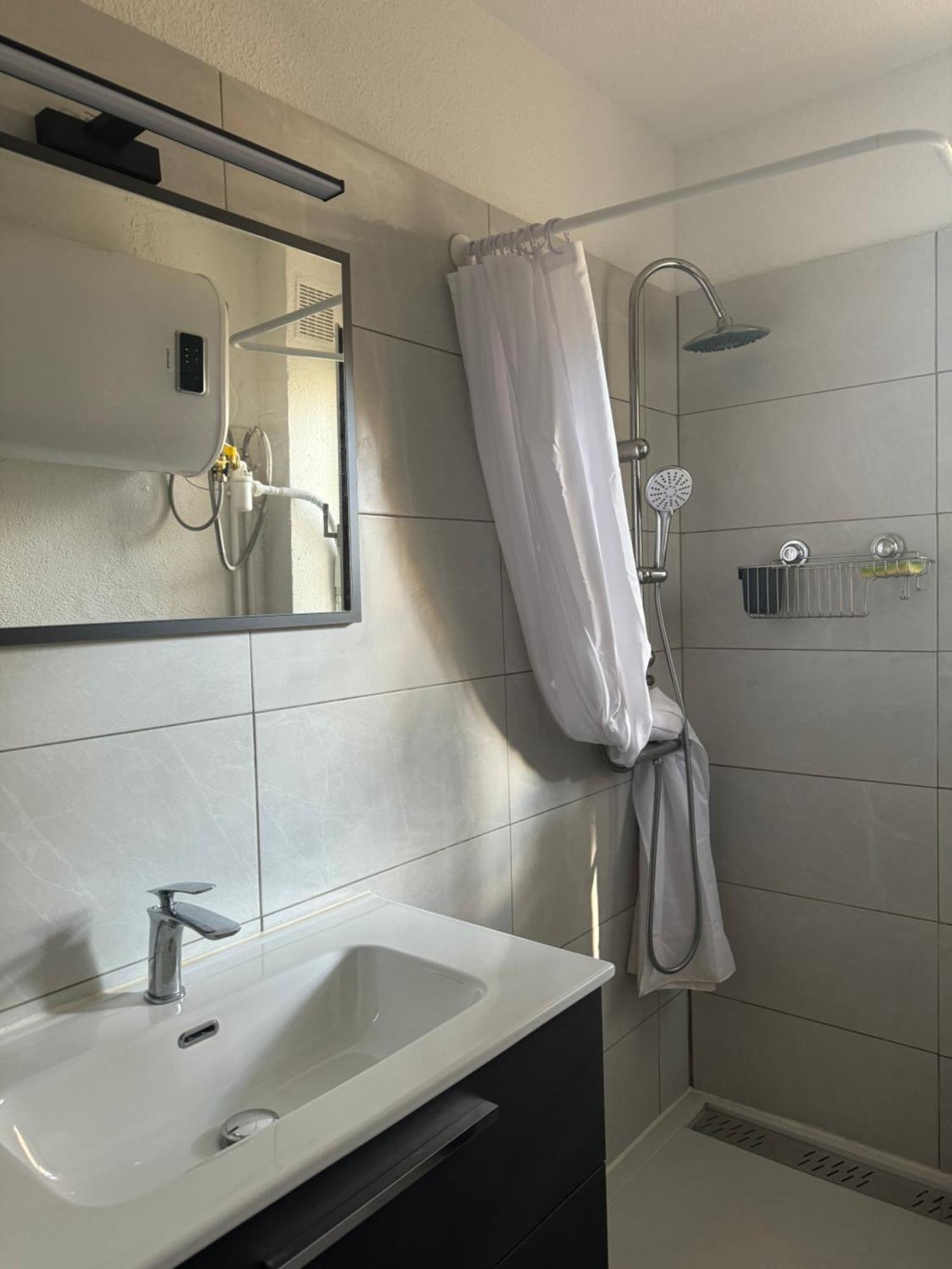 Grand Studio Cabine Proche Plage Et Port 格吕桑 外观 照片